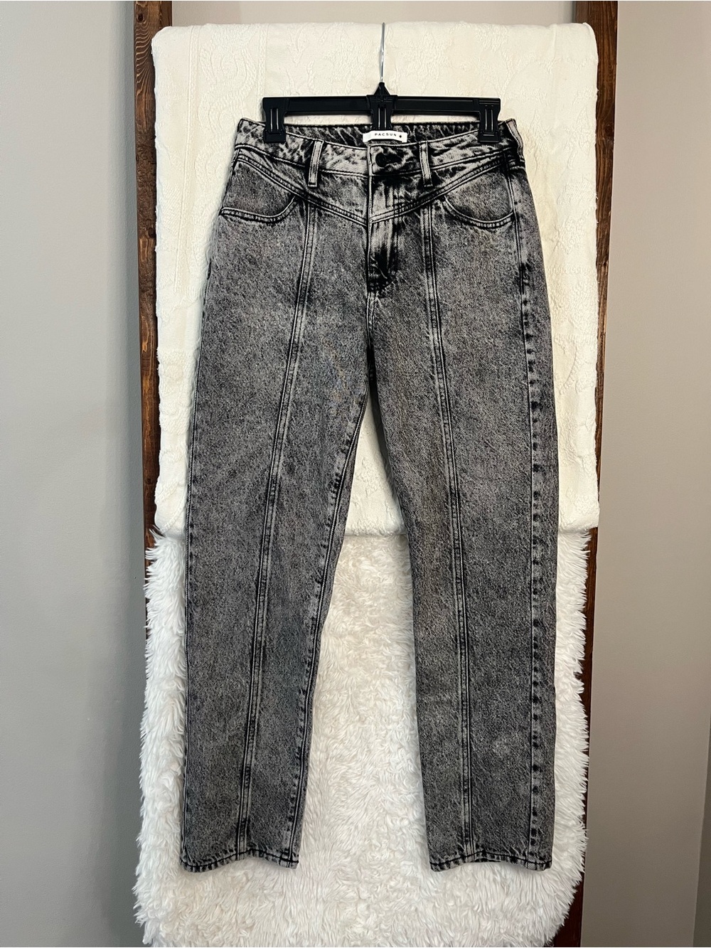 PacSun Black Acid Wash High Rise Mom Jeans - Women’s 4